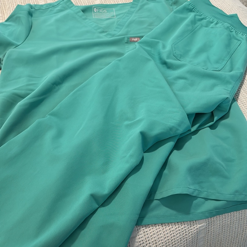 Figs Aqua Blue Scrub Ensemble